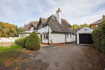 Host & Stay - White Lodge Hotels near The Yew Tree Cafe