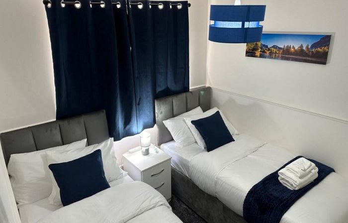 House Sleeps 7 - Contractors, Free Parking