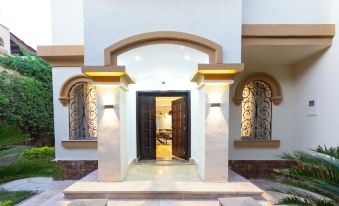 Host Prime - Paradise Villa with Pool at Rehab City