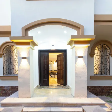 Host Prime - Paradise Villa with Pool at Rehab City
