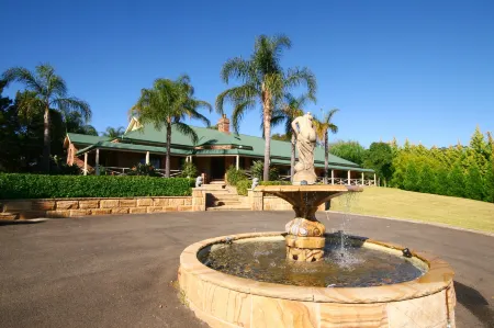 Relaxin Отели рядом с достопримечательностью «Swane's Nurseries»