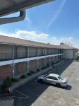 Lakeview Inn - parking