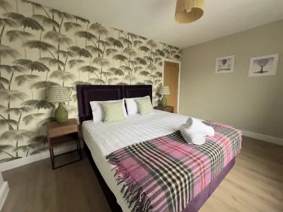 House Sleeps 10-Garden-Parking-NearBarryIsland Hotels near St Athan Methodist Church