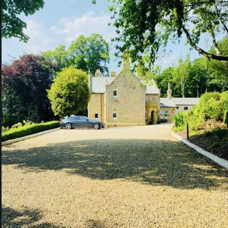 Exclusive 4-Bed House 10 Minutes from Newcastle