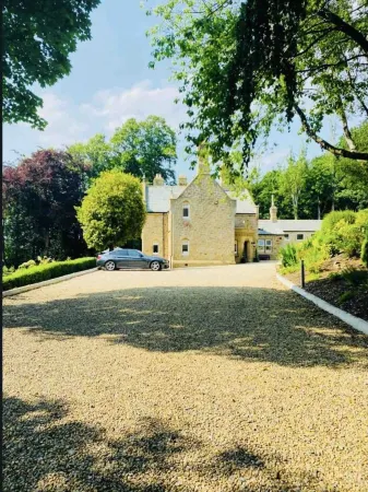 Exclusive 4-Bed House 10 Minutes from Newcastle