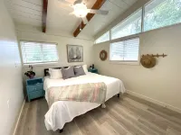 Renovated, Waterfront, Large Private Deep Water Dock, Cowboy Pool, Fire Pit