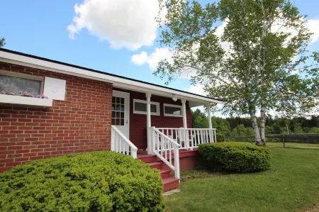 Coho Inn & Motor Lodge Отели в г. Уэстон