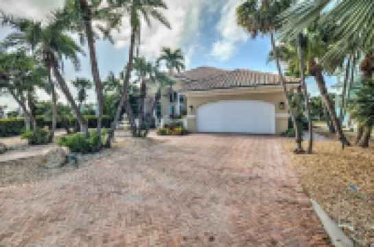 Waterfront Oasis W Boat Dock Heated Pool Hotels in Key Colony Beach