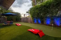 Private Mini Golf and Covered Fireplace Lounge - Bungalow
