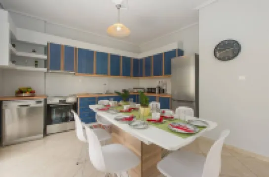 Thano's Stylish Flat Just 150m to the Beach