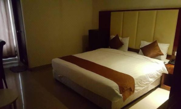 Suraj Hotel - Housity