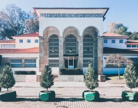 Casa Vinte & Cinco Alojamento Local Отели рядом с достопримечательностью «Monsanto»