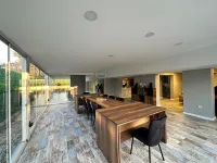 Yeşil Panjurlu Bahçeli Villa