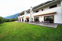 阿萊西住宅 Castello Scaligero附近的飯店