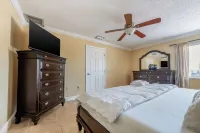 Renovated 3BR Dog Friendly Pond View WD Hotels in Whitfield