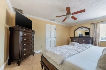 Renovated 3BR Dog Friendly Pond View WD