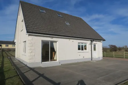 Burkes Holiday Cottages Отели в г. Инишкрон