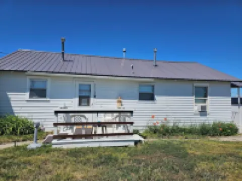 Inviting home, with large yard and free parking Hotels in Cut Bank