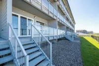 Sands Lookout at Nye Beach - Beach front,Easy access condo with great ocean view