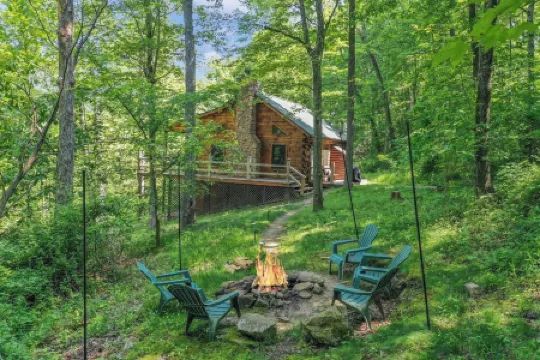 Minutes to Caves - 2 KINGS. Hot Tub. Games. Firepit. Close to Everything