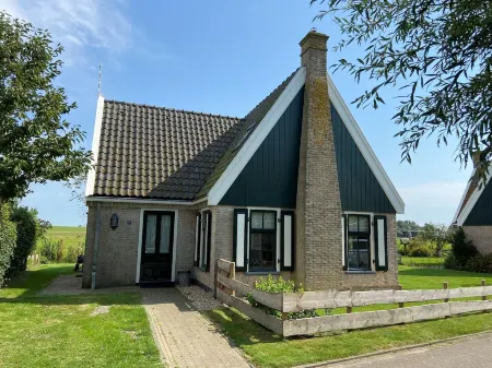 Cozy Villa with Garden Near Wadden Sea