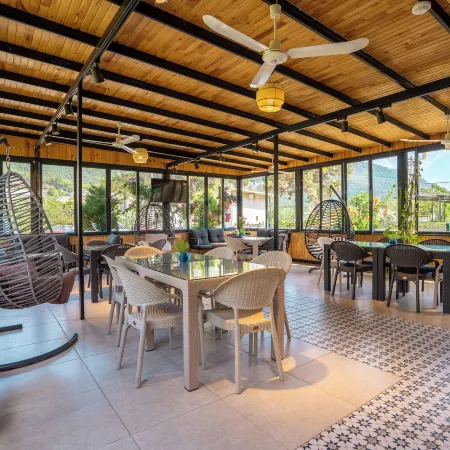 Karaoz Sapphire Bungalows