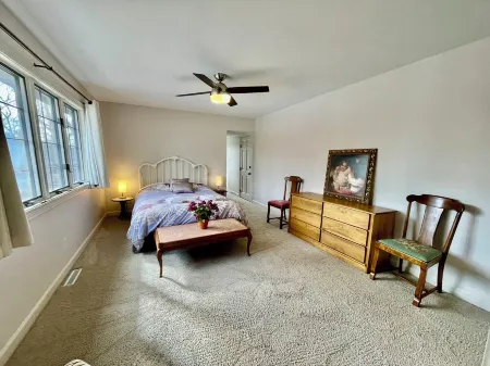 5-Bedroom Estate – 12 acres, Huge Space, Fast WiFi, Fitness Room, & More!