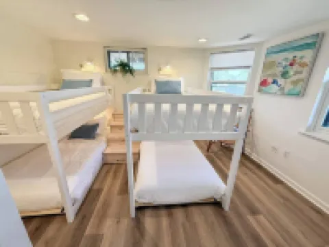 Hampton House • w/Hot Tub • Sleeps 16 • Luxury Beach Escape