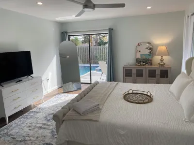 Luxury ~ Heated Pool  ~ Games ~ near AMI, IMG, SRQ Hotels near Holmes Beach Skate Park
