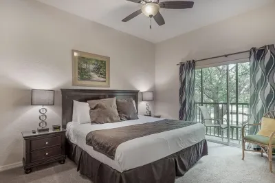COMFORTABLE APARTMENT - A REAL VACATION SPOT. HAS EVERYTHING YOU NEED-POOLS- SPA