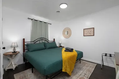 71 Unit- A Hotels near Kingston Downs
