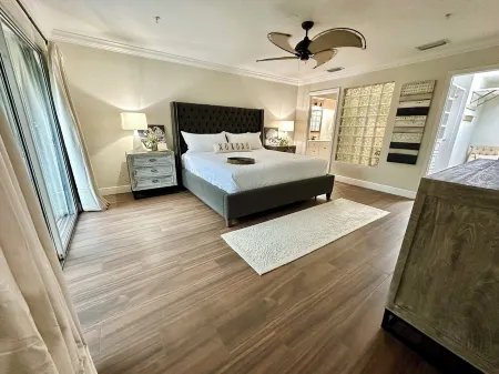 Newly listed Waterfront Townhouse in Old Naples