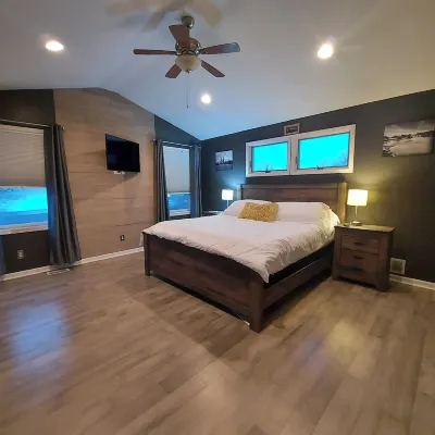 BuffaLove House with Huge Yard, Games and Centrally Located! Hotels near Wimbledon Plaza