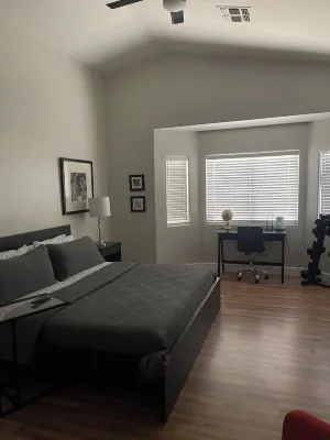 Charming 3-bedroom house in Surprise with AC and WiFi Hotels near Albertsons