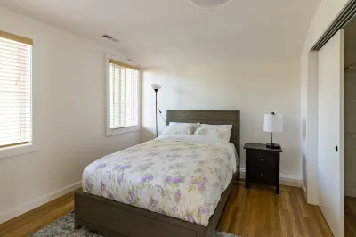 Remodeled 1BR Garden Apt in a perfect location Hôtels à : Sunset