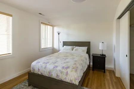 Remodeled 1BR Garden Apt in a perfect location Отели рядом с достопримечательностью «Дэвидсон, Маунт»