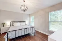 Beautiful 3-Bdrm in Weeki Wachee! Close to Beaches, Hospitals, Golf & Splash Pad