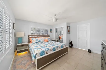 Waterfront-Heated Pool-Hottub-4bd-2BA-Paddle boat- Kayaks Отели рядом с достопримечательностью «Коко-Бич»