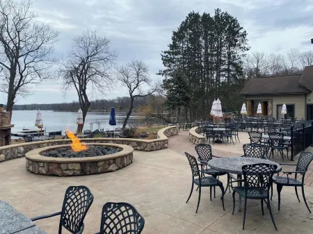 Balsam Lake Lodge Отели в г. Сенчерия