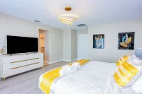 Spacious 5-bedroom villa in vibrant Las Vegas with AC, WiFi - Villas