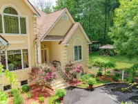 Cherry Valley Manor Hotels in Smithfield Township