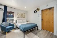 The Fox Den in Old Town! Pool, Sauna & Game Room Hotel di Fort Collins