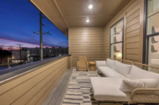 Minutes to Broadway Chic Newly Built 4Bdr w Balcony 98 Degrees by AvantStay