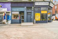 Stylish 4 Bed-Town Centre Hotels in Selkirk