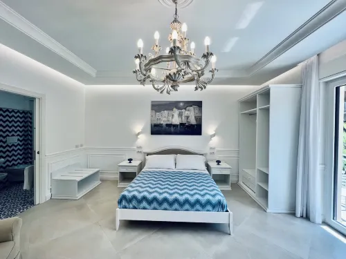 Palazzo Mauro Sorrento Luxury Rooms - parking