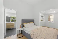 Vandy Beach House. Cosy with direct water views.
