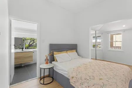 Vandy Beach House. Cosy with direct water views. Отели в г. Клонтарф