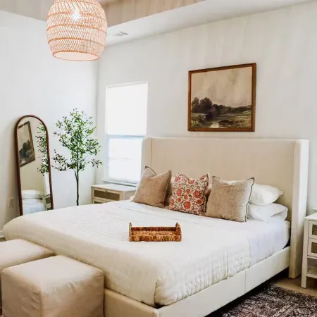 3 Bed. Downtown Designer Den w/ WiFi & AC in Amazing Greer NEAR AIRPORT
