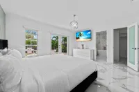 Luxury 7Br Retreat w/ Games, Pool & Mini Golf