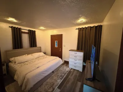 Spacious 3BR Apartment in South Wedge—Minutes from Downtown & Local Hotspots!